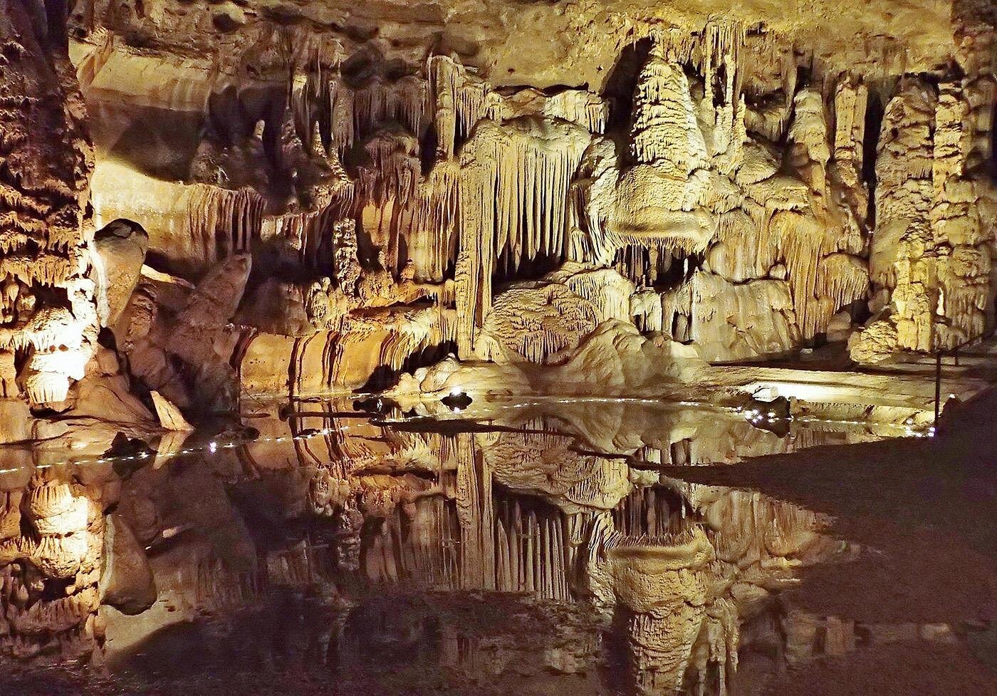 Cave Without a Name Admission Ticket with Guided Cavern Tour